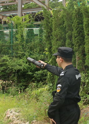 10000LM শক্তিশালী আলো সহ সহজ অপারেশন জিপিএস সিগন্যাল জ্যামার টর্চলাইট