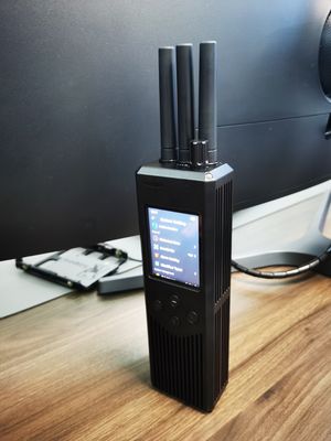 ABS মেটেরিয়াল হ্যান্ডহেল্ড ড্রোন ডিটেক্টর UAV সিগন্যাল ডিটেকশন ডিরেকশন ফাইন্ডার